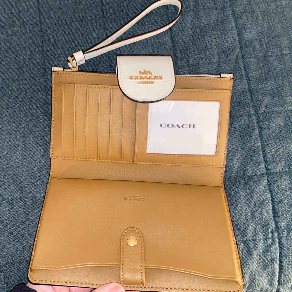 Coach Apple Wristlet/Clutch - Picture 3 of 3